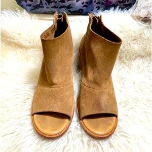 UGG Tan Suede Open Toe Boot Size 7